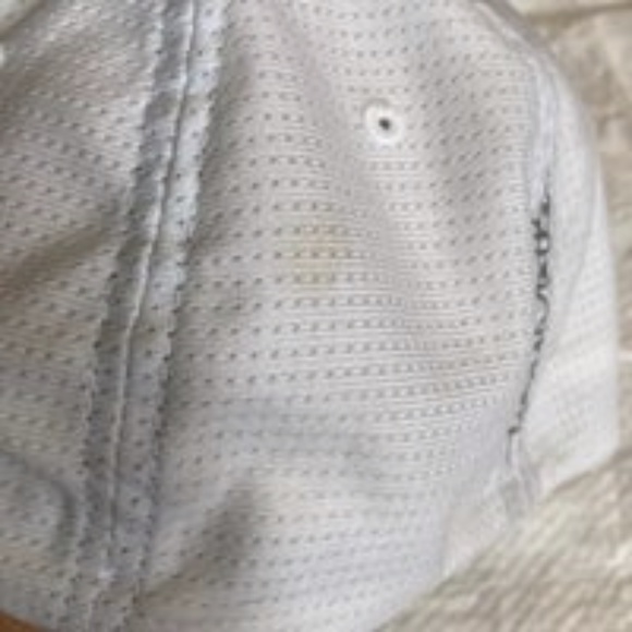 Travis Mathew Flexfit Size Large - X-Large White Golf Hat Distressed - Picture 6 of 8
